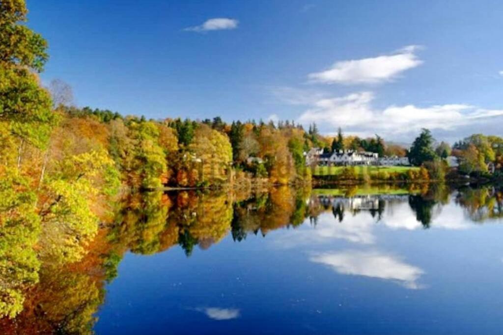 Beautiful 2 Bedroom, 2 Bathroom Flat With Parking. Pitlochry Exteriör bild