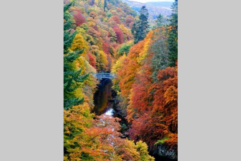 Beautiful 2 Bedroom, 2 Bathroom Flat With Parking. Pitlochry Exteriör bild